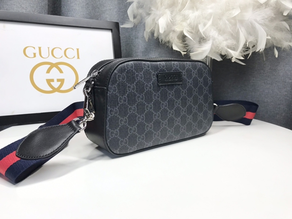 激安グッチバッグコピー背面デザイン